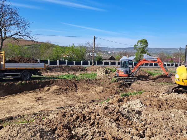Camion transport pământ – Terra Excavări Iași